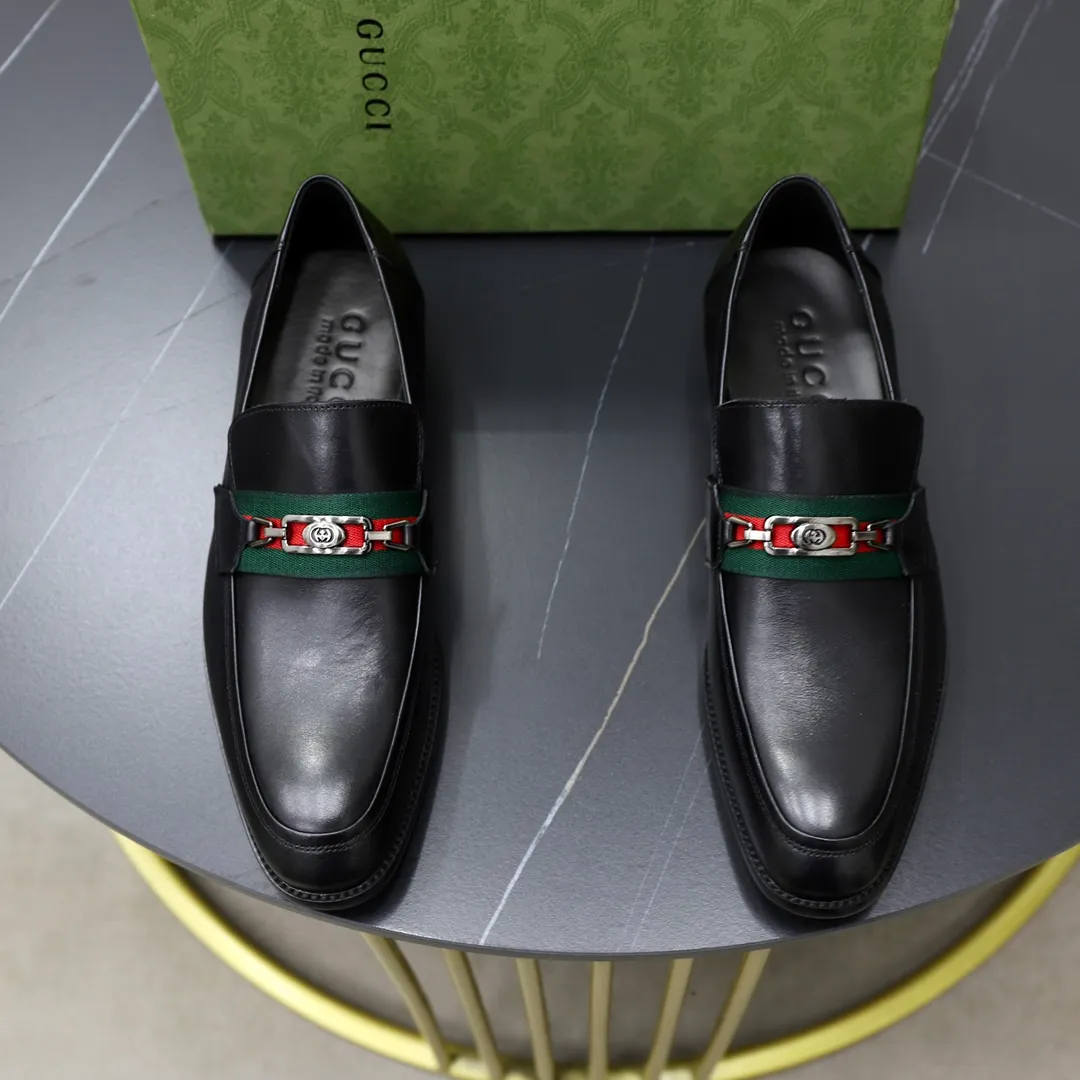 Men's shoes: 250🙅‍♂️🙅‍♂️🙅‍♂️Niuli Brand: GUCCI Size: 38-44 (45 can be customized) Level: Counter classic Material: Original soft cowhide upper Comfortable cowhide lining Original lightweight outsole Style category: Business casual footwear Driving leather shoes Color: Actual picture color